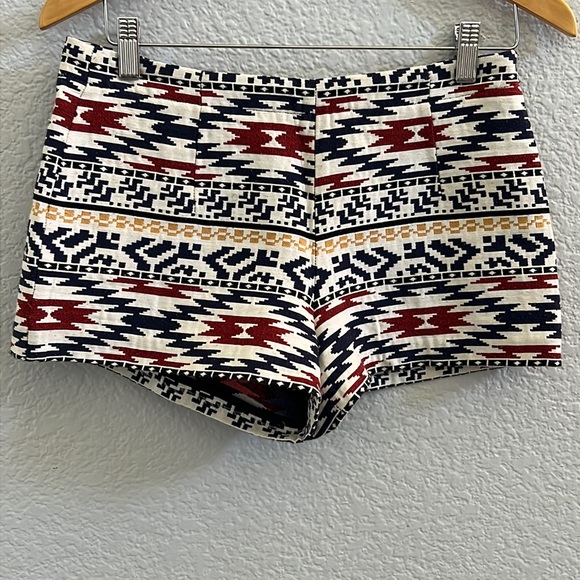 Zara Aztec Print Short - Picture 1 of 4